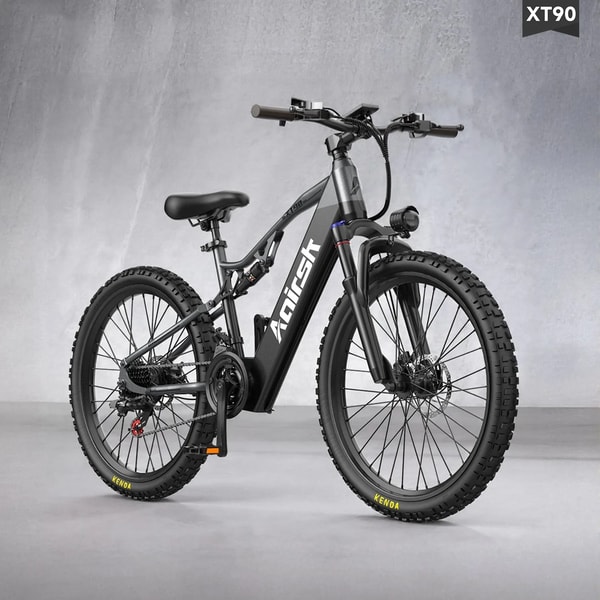 Aairsk XT90 elektrische mountainbike getoond vanuit een driekwart vooraanzicht tegen een grijze studio-achtergrond