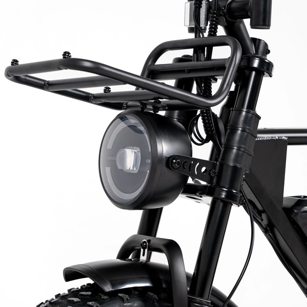 AtlasTrek V8 Max voorste bagagedrager, ronde koplamp en voorspatbord in close-up getoond