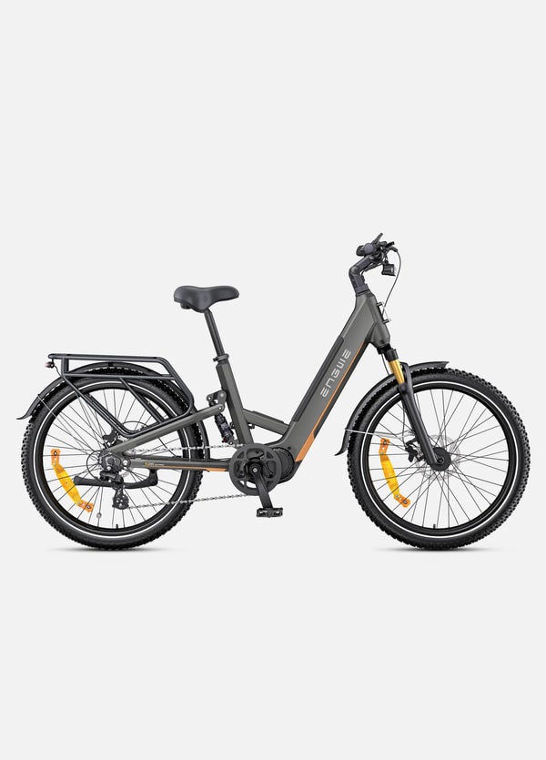 Grijze Engwe E26 3.0 Pro instap elektrische fiets getoond in zijaanzicht met fatbike banden, voorvering, spatborden en achterste bagagedrager