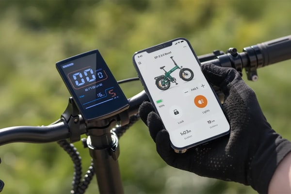 Engwe EP-2 3.0 Boost LCD display and smartphone control close-up showing speed, battery, pedal-assist level, lock and lighting controls