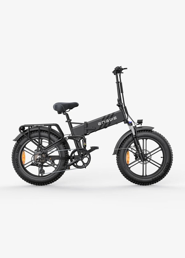 Zwarte Engwe Engine Pro 2.0 opvouwbare elektrische fatbike getoond in zijaanzicht met bagagedrager, volledige spatborden, voorvering en brede banden