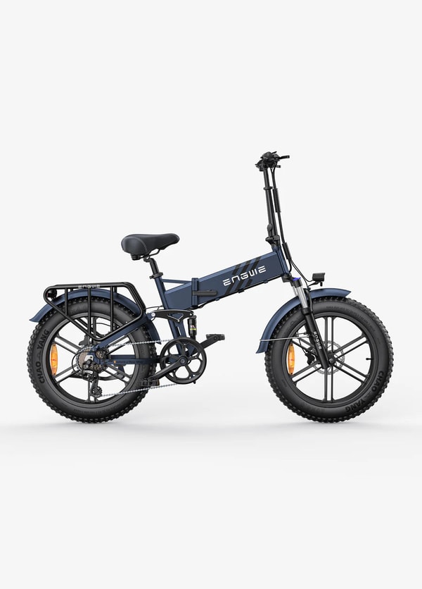 Blauwe Engwe Engine Pro 2.0 opvouwbare elektrische fatbike getoond in zijaanzicht met bagagedrager, volledige spatborden, voorvering en brede banden