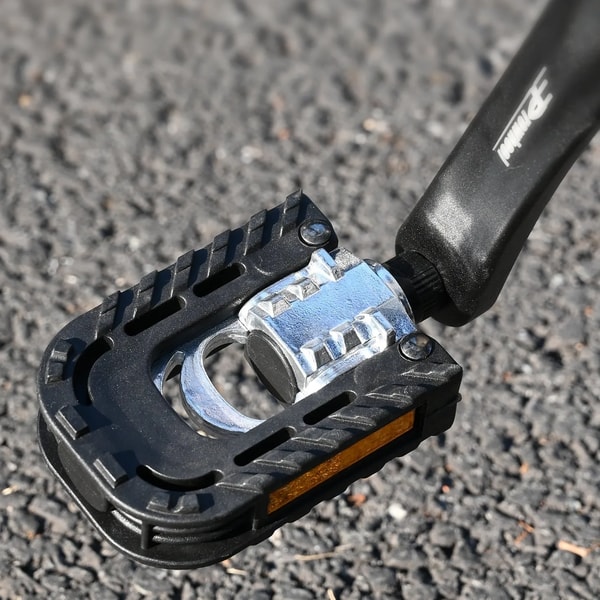 Close-up van een breed zwart platformpedaal op de ENGWE Engine X elektrische fatbike