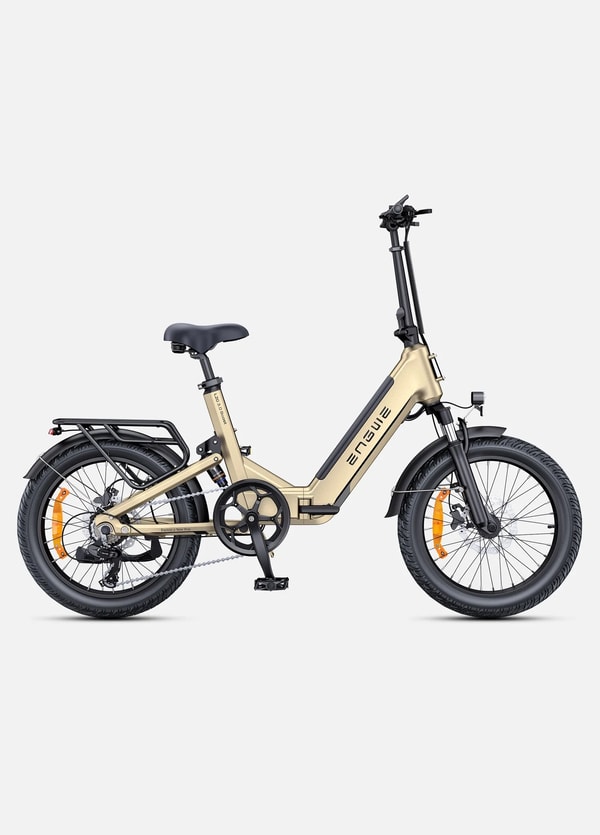 Gouden Engwe L20 3.0 Boost elektrische instapfiets getoond in zijaanzicht met bagagedrager, volledige spatborden, voorvering en brede banden