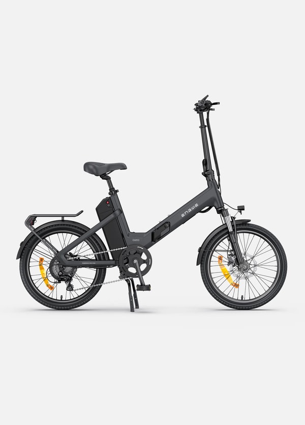 Grijze Engwe O20 Boost opvouwbare elektrische fiets getoond in zijaanzicht met voorvering, spatborden, bagagedrager en geïntegreerde accu