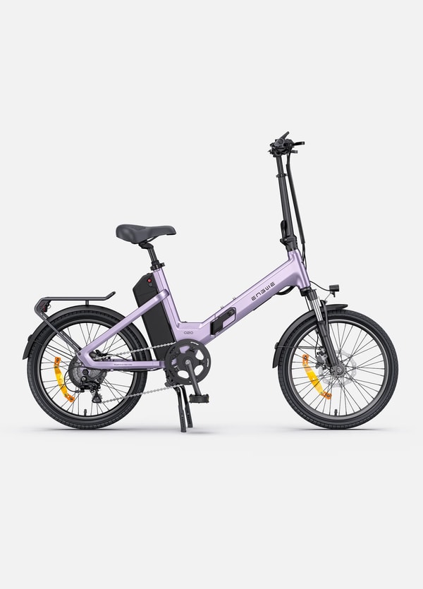 Paarse Engwe O20 Boost opvouwbare elektrische fiets getoond in zijaanzicht met voorvering, spatborden, bagagedrager en geïntegreerde accu