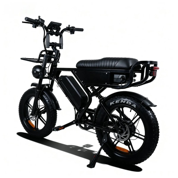 Zwarte VOMO X90 elektrische fatbike getoond vanuit een driekwart achteraanzicht met lang gewatteerd zadel, achterste bagagedrager, voorste bagagedrager, verwijderbare accu en brede banden